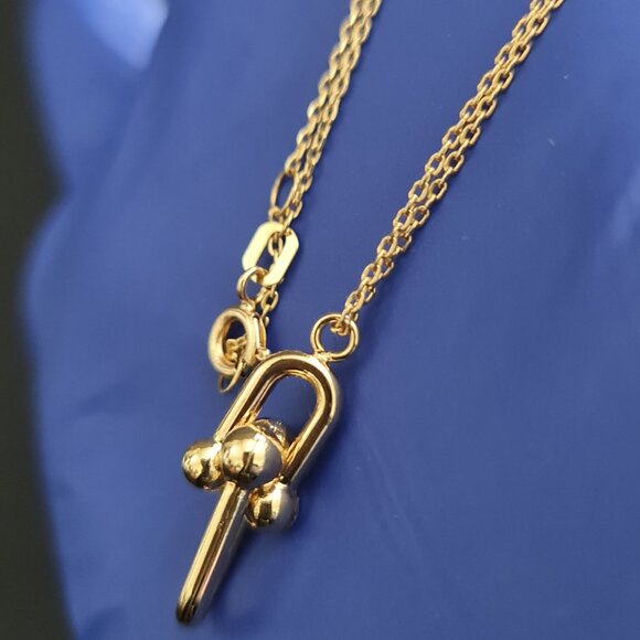 18k gold chain with inseparable hardware pendant - Picture 15 of 16